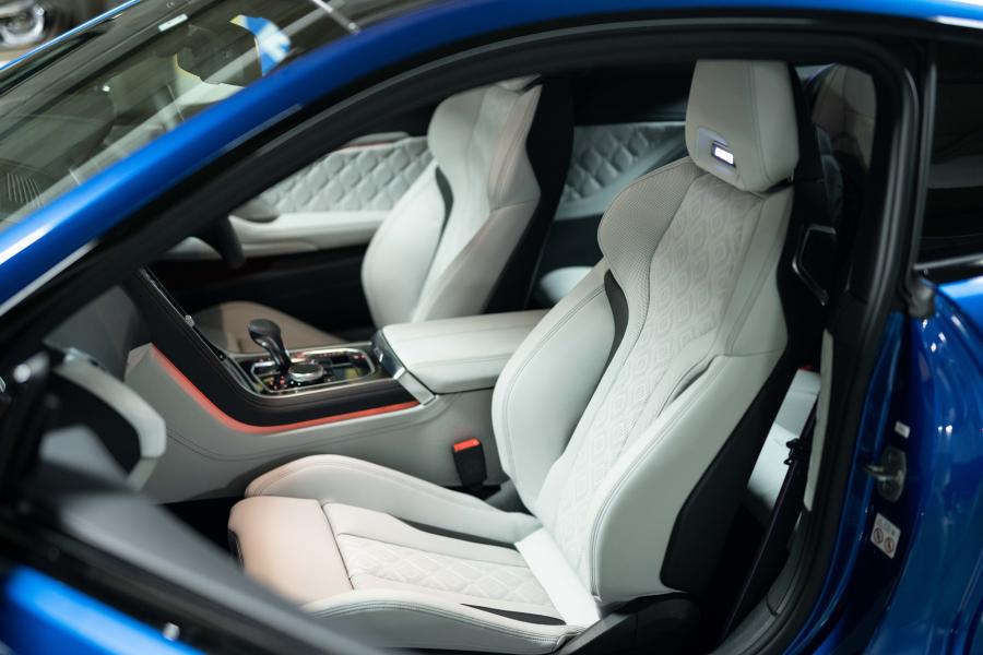 Интерьер BMW M8 Competition Coupe (F92) 2020 года  (JP) (фото 20 из 24)